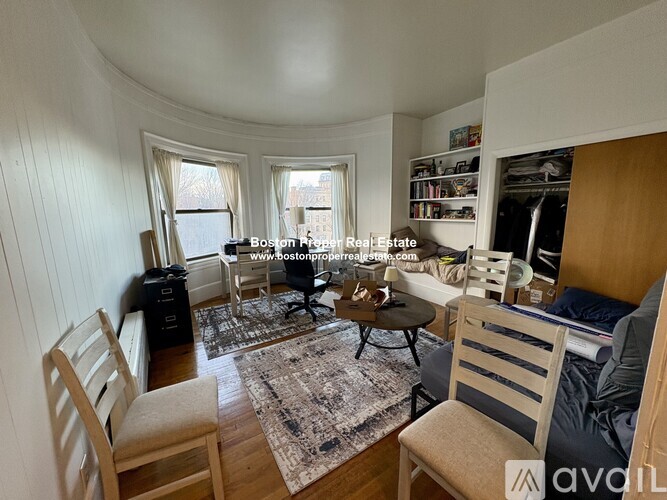 Source URL: https://prod-avail.s3.amazonaws.com/public_images/39619736/listing/384_Commonwealth_Ave.__51_Boston_(Back_Bay)_Unit_Photo_1_(1).jpg
