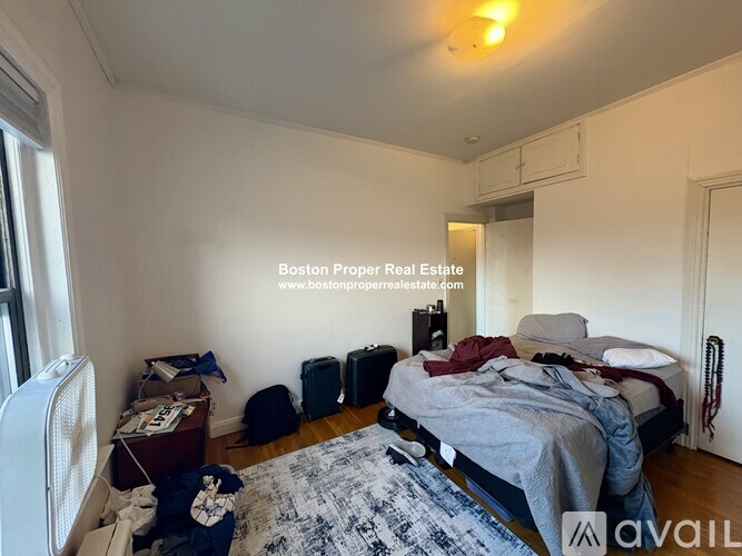Source URL: https://prod-avail.s3.amazonaws.com/public_images/39619731/listing/384_Commonwealth_Ave.__51_Boston_(Back_Bay)_Unit_Photo_3_(1).jpg