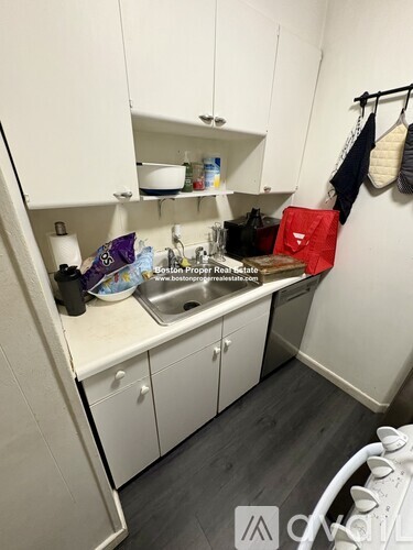 Source URL: https://prod-avail.s3.amazonaws.com/public_images/39619729/listing/384_Commonwealth_Ave.__51_Boston_(Back_Bay)_Unit_Photo_7_(1).jpg