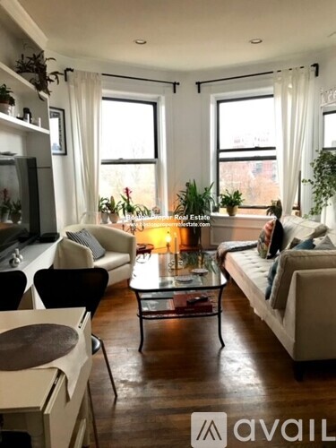 Source URL: https://prod-avail.s3.amazonaws.com/public_images/35393300/listing/384_Commonwealth_Ave.__61_Boston_(Back_Bay)_Unit_Photo_2.jpg