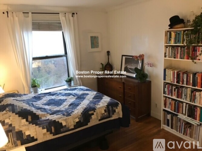 Source URL: https://prod-avail.s3.amazonaws.com/public_images/35393303/listing/384_Commonwealth_Ave.__61_Boston_(Back_Bay)_Unit_Photo_16.jpg