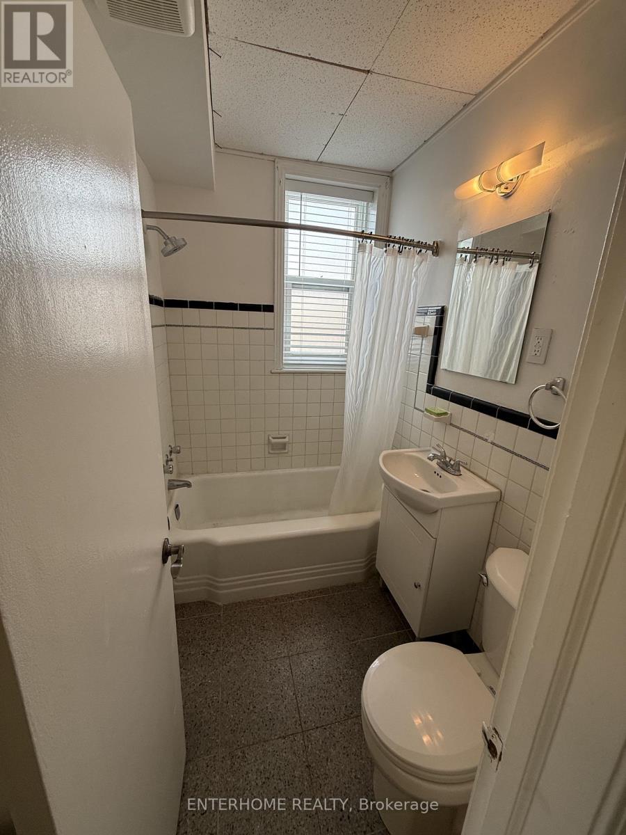 A bathroom with a toilet, sink, and bathtub.