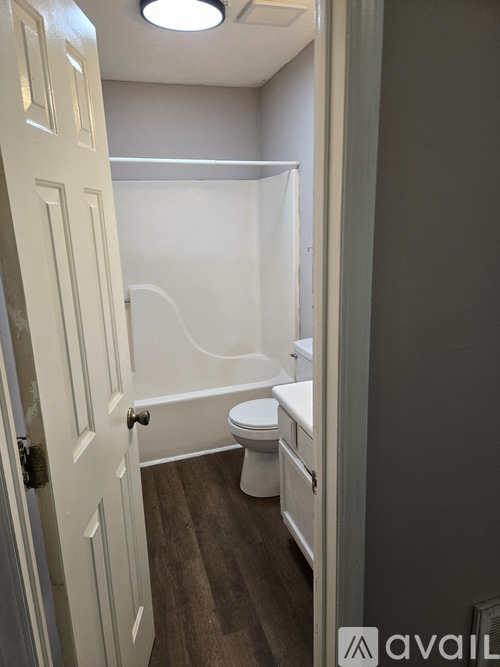 A bathroom with a toilet, sink, and bathtub.