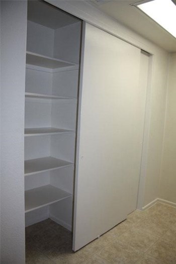 7235 S. 7th St. Studio-1 Bed Apartment, Affordable for Rent - Photo Gallery 23