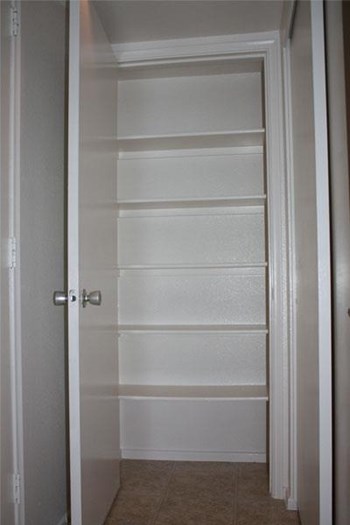 7235 S. 7th St. Studio-1 Bed Apartment, Affordable for Rent - Photo Gallery 24