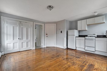 173-175 Park Street Studio Apartment for Rent - Photo Gallery 2