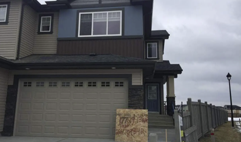 17729 13 Avenue SW 3 Beds Apartment for Rent