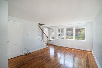 22 Colby Court 1-2 Beds Apartment for Rent - Photo Gallery 3