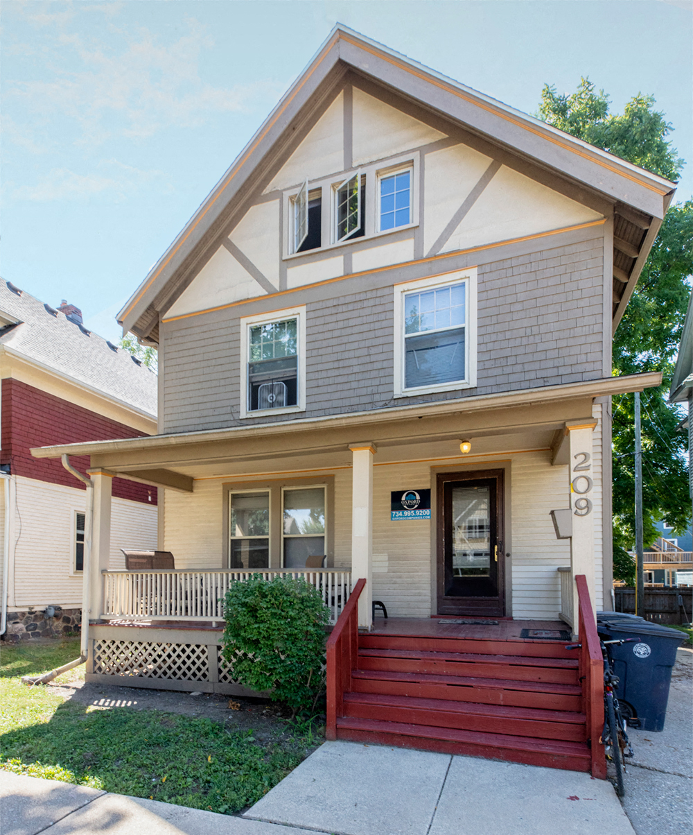 209 N. Thayer 5 Beds House for Rent - Photo Gallery 1