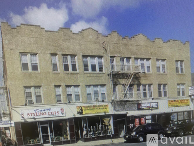 A building with a sign that says "Dani's Styling Cuts" on it.