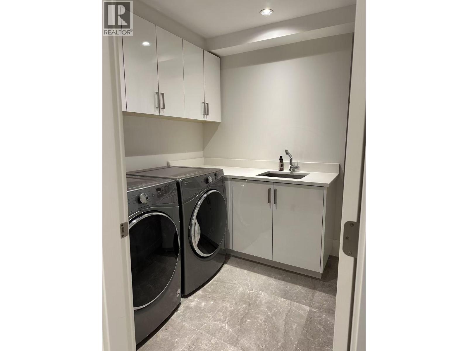 A laundry room with a washer and dryer.