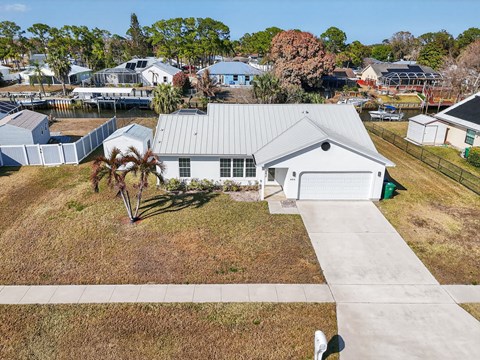 PR - 404 NE CAMELOT Drive 3 Beds Apartment for Rent