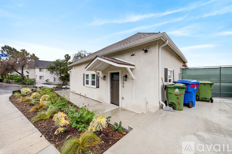 A house with a front yard and a driveway.