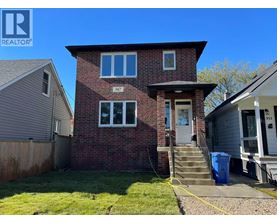 A house with the number 917 on it is for sale.