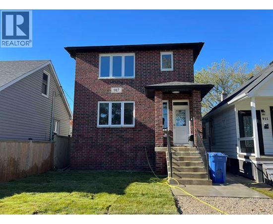 A house with the number 917 on it is for sale.