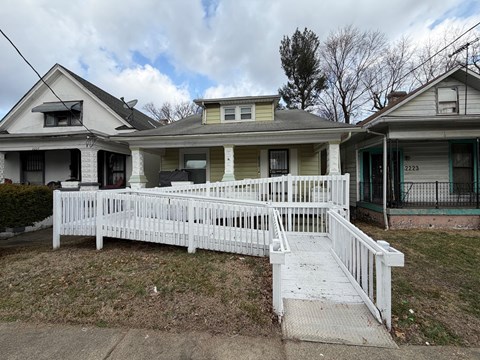 2225 W Oak St 3 Beds Apartment for Rent