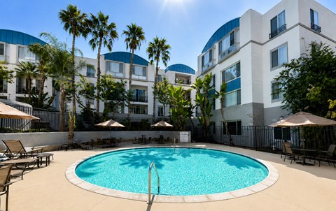 6750 Whitsett Ave 1-2 Beds Apartment for Rent