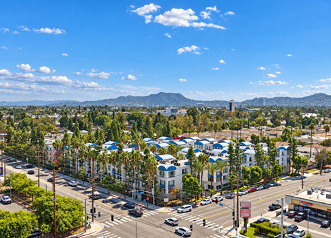 6750 Whitsett Ave 1-2 Beds Apartment for Rent