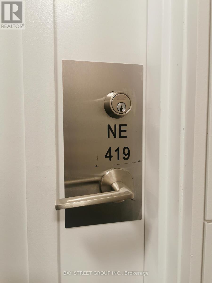 A door handle with the label NE 419 on it.