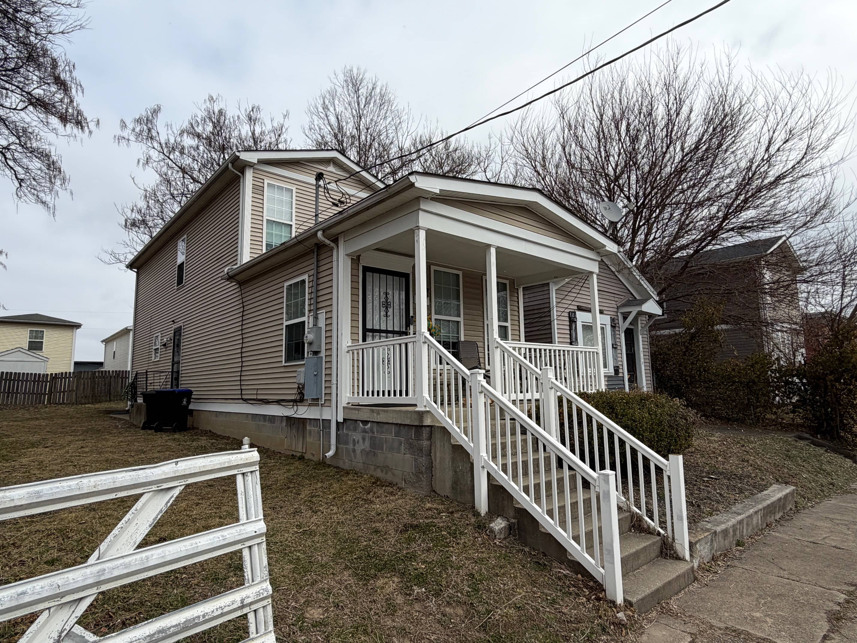 711 E Jacob St 3 Beds House for Rent - Photo gallery 2