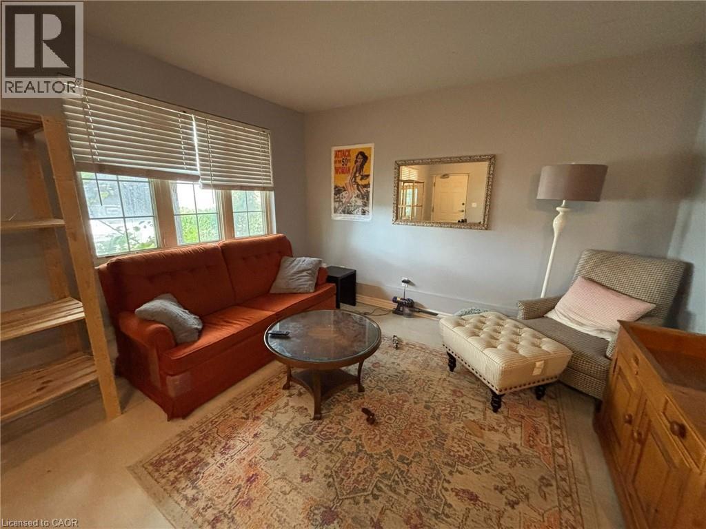 Source URL: https://ddfcdn.realtor.ca/listing/TS639073073572300000/reb14/highres/7/40806817_4.jpg