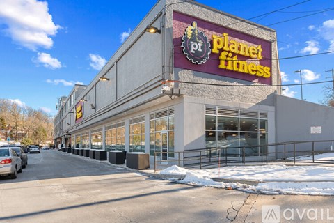 A Planet Fitness gym is available for rent.