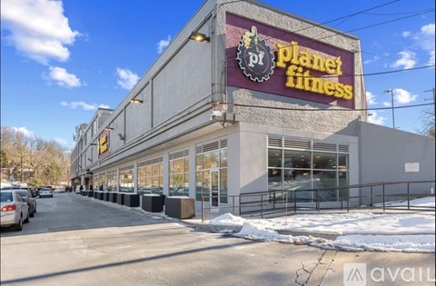 A Planet Fitness gym is available for rent.