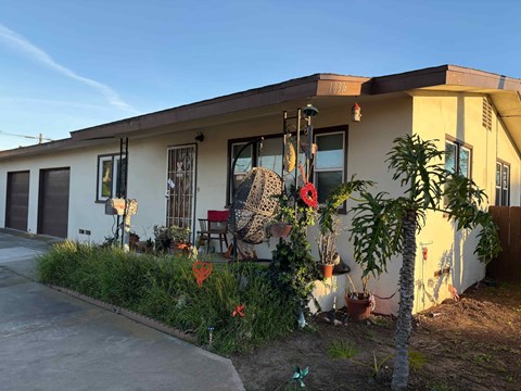 1031 Emory Street 2 Beds Apartment for Rent