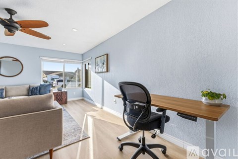 A dining room with a round table and chairs.