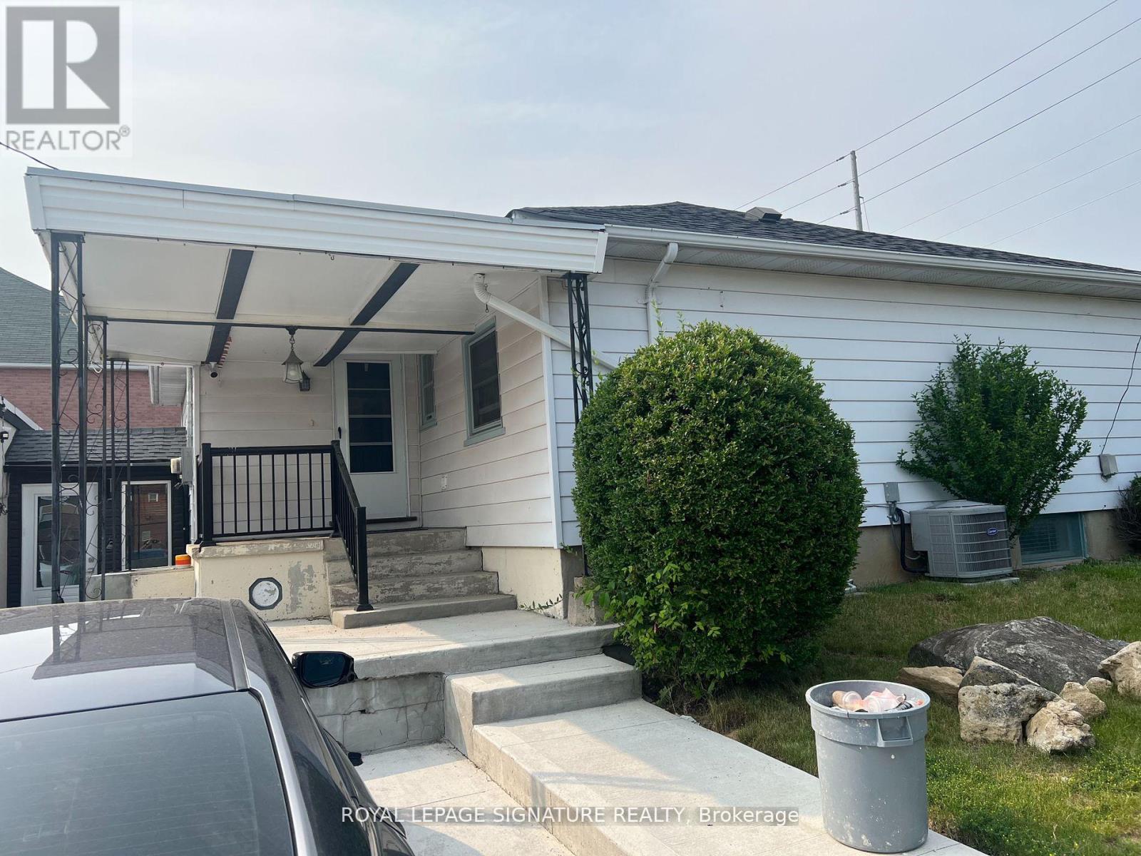 A house with a car parked in front of it.