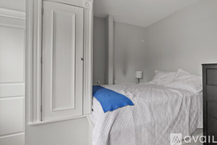 A bedroom with a bed and a wardrobe.