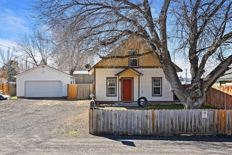 133 Taylor St W 3 Beds Apartment for Rent