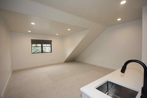 1023 Creekview Drive 4 Beds Apartment for Rent