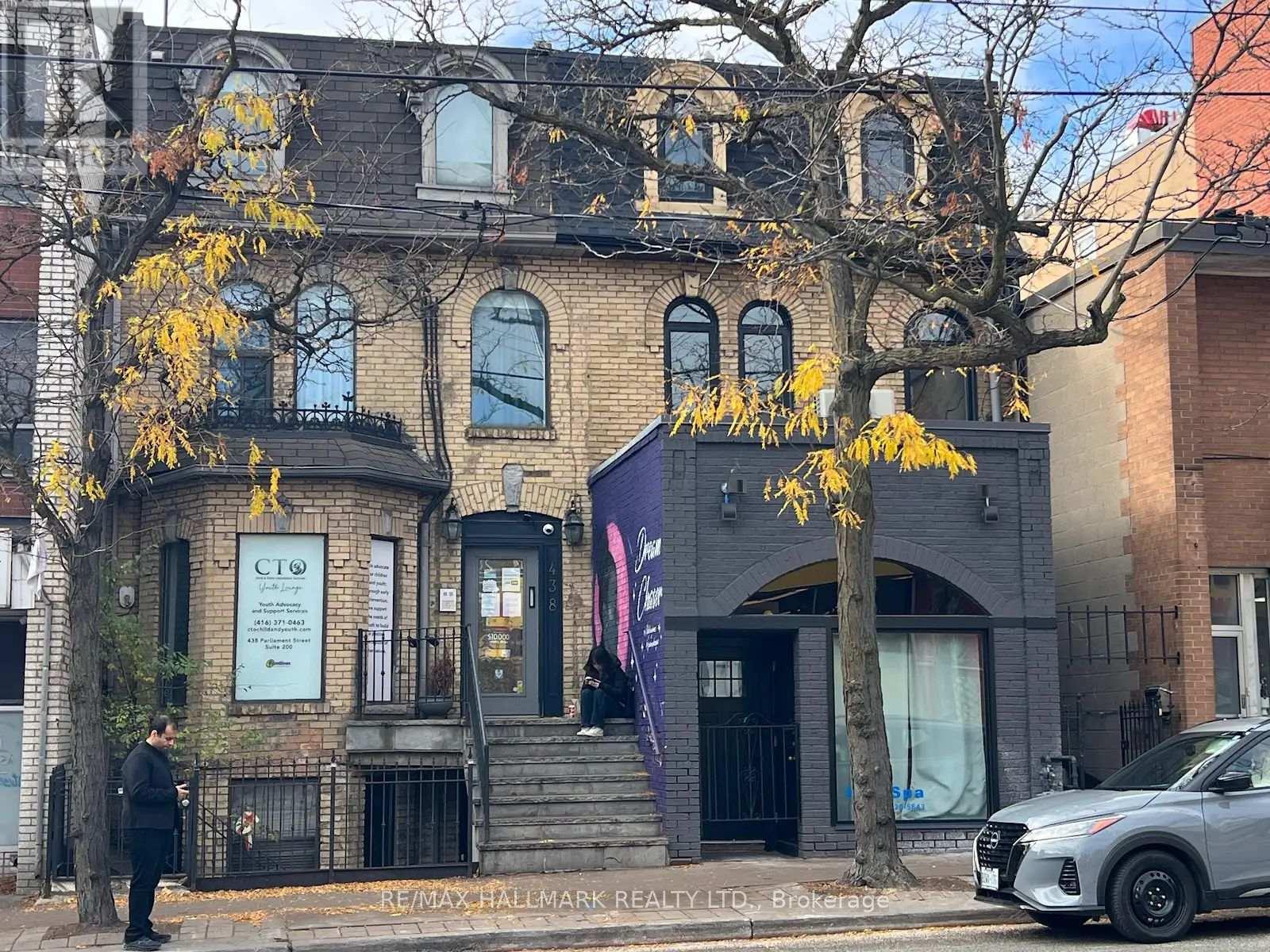 A building with a sign that says "CIO" on it.