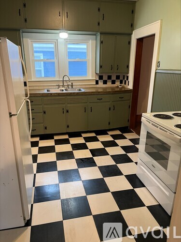 A kitchen with black and white checkered floor.