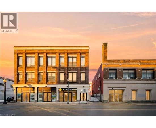 A building with a sign that says REALTOR.