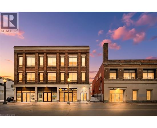 A building with a sign that says REALTOR.