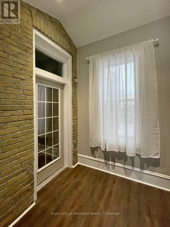A room with a window and a curtain.
