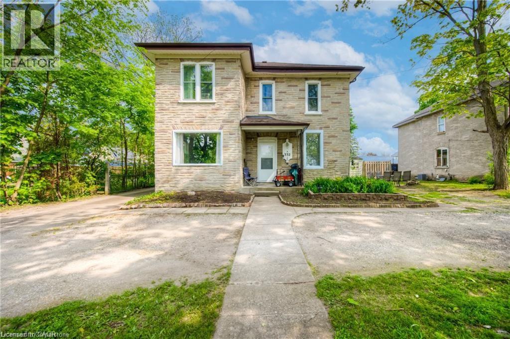 A house with a driveway in front of it.