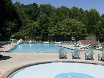 Pool at Troy Hills Village Apartments in Parsippany, NJ 07054
