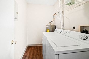 apartment with washer/dryer