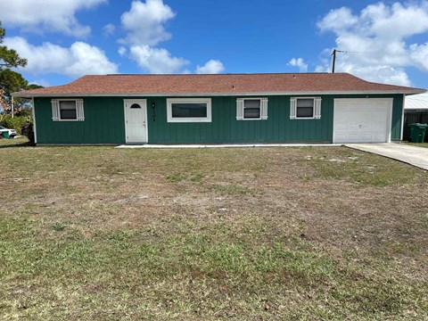 1301 SW Empire Street 3 Beds Apartment for Rent