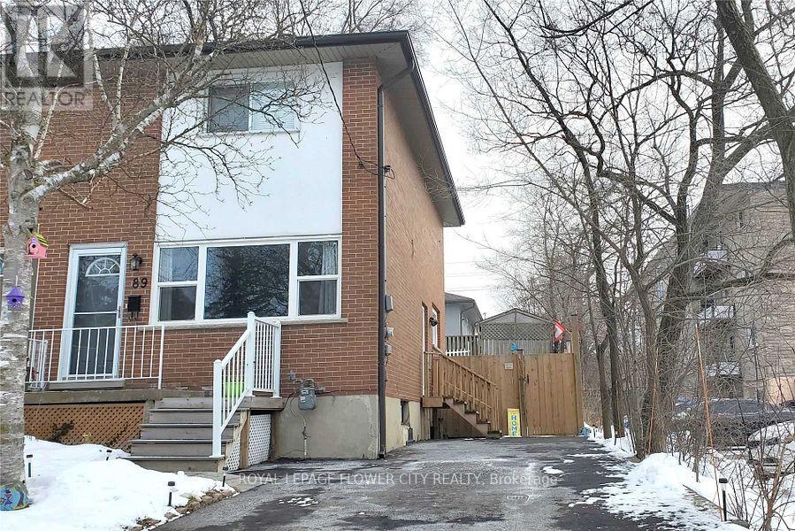 A house numbered 39 with a driveway and snow on the ground.