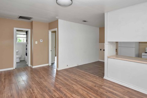 5920 R Cole Rd 2 Beds Apartment for Rent