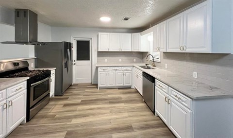 6598 Verde St 4 Beds Apartment for Rent