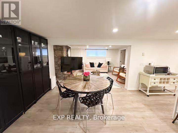 A dining room with a round table and chairs.