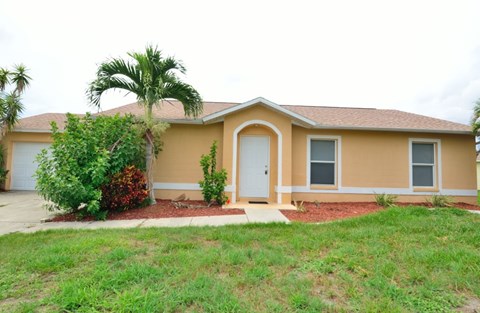 907 NE 10TH TER 3 Beds Apartment for Rent
