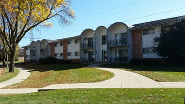 9800-9875 Menomonee Park Court 2-3 Beds Apartment for Rent