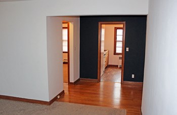 4012-26 N. Wilson 1-2 Beds Apartment for Rent - Photo Gallery 3