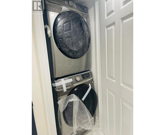 A washer and dryer in a small laundry room.